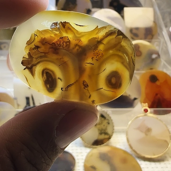 玛瑙/玉髓未镶嵌珠宝奇石