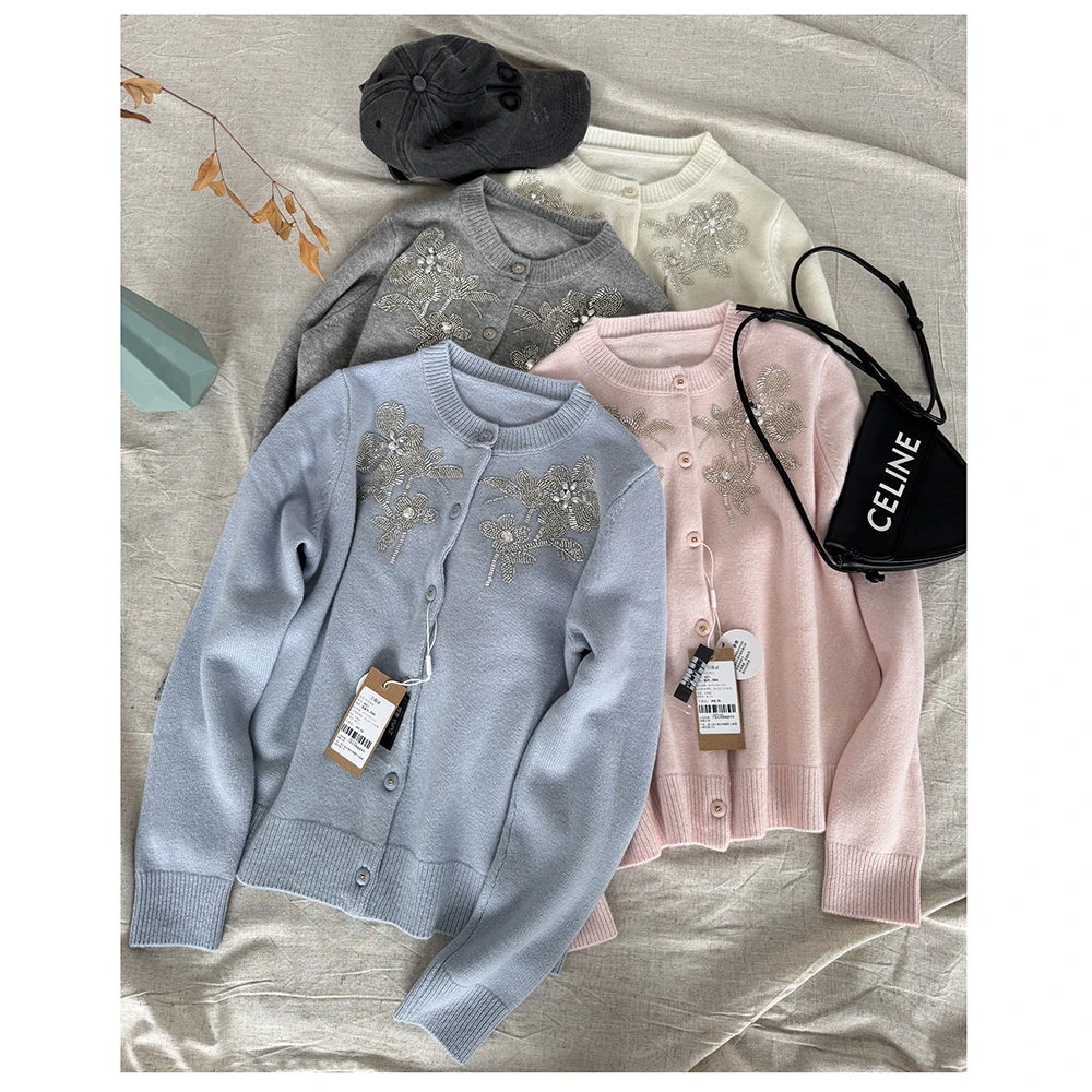 8051   秋冬新款女士休闲时尚百搭宽松圆领长袖钉珠针织开衫外套