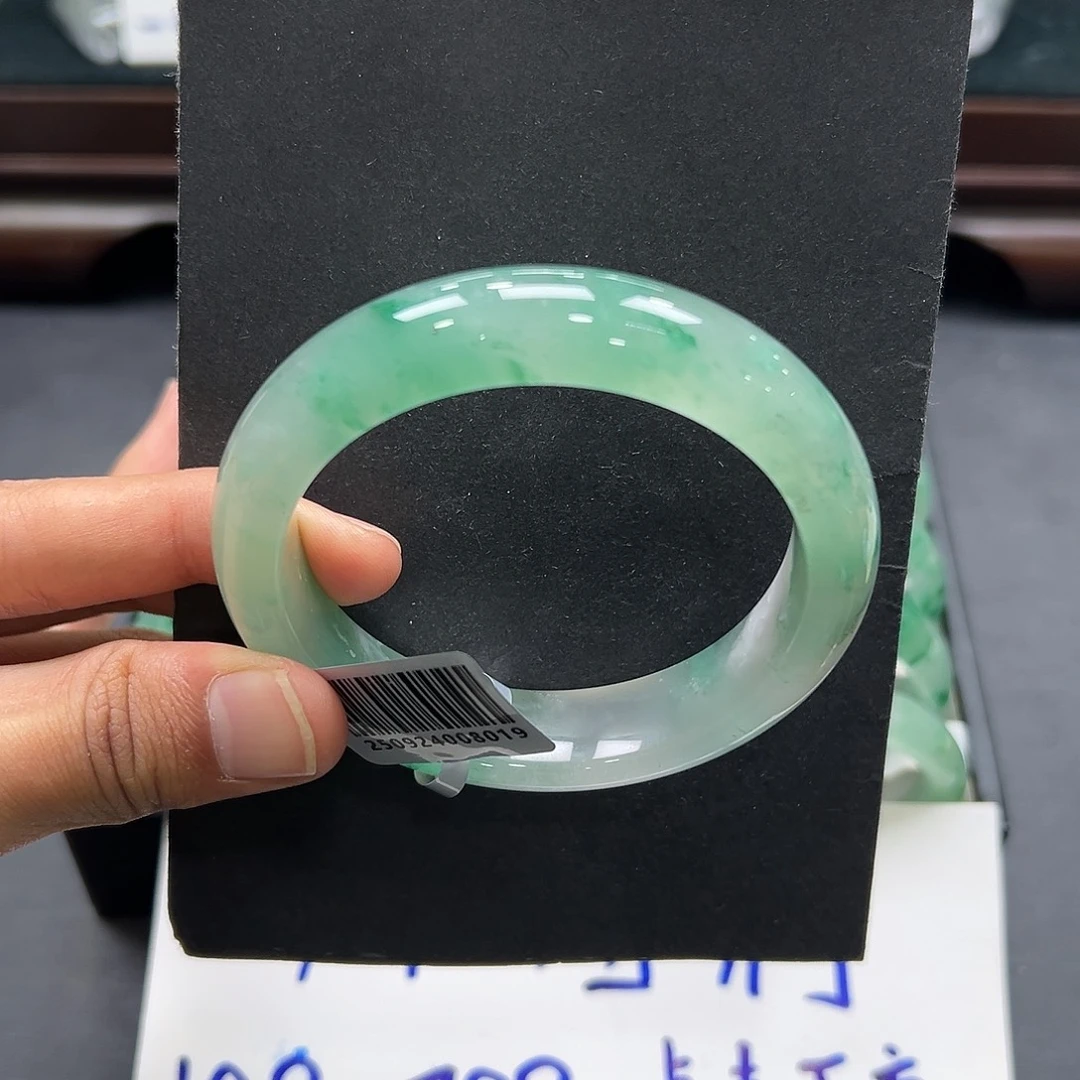 石英质玉（非洲翠）未镶嵌手镯