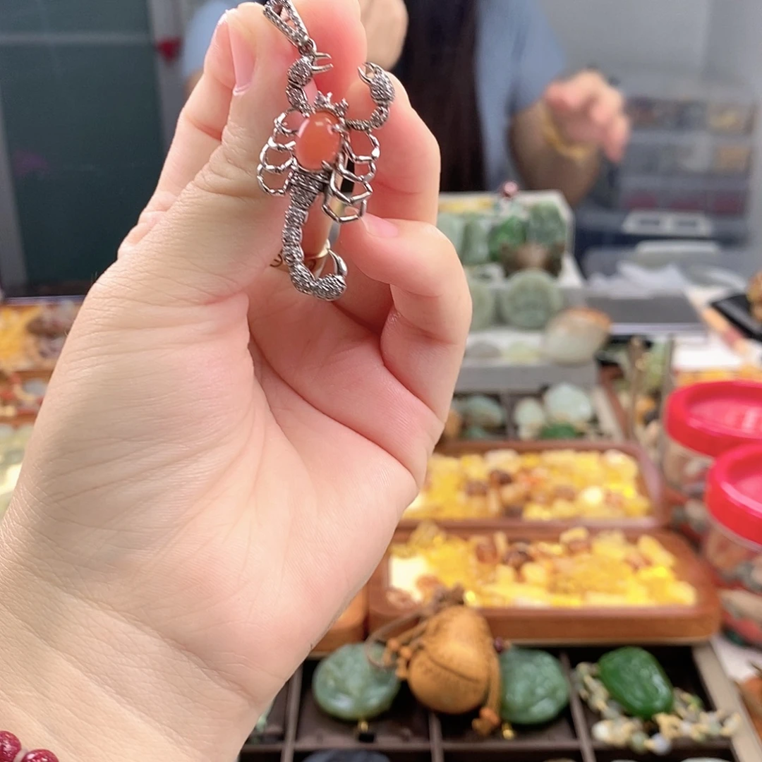 南红玛瑙合金颈饰