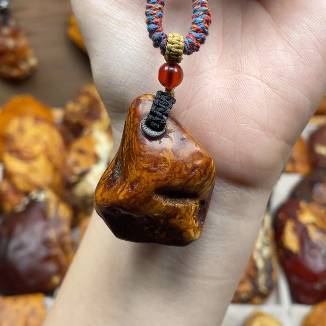 琥珀未镶嵌珠宝奇石