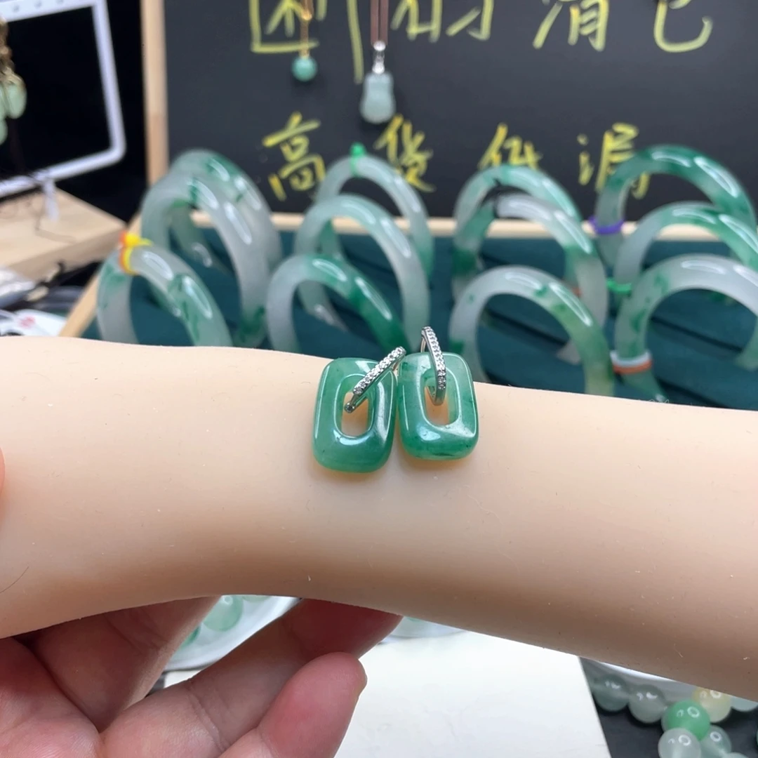 石英质玉未镶嵌耳饰