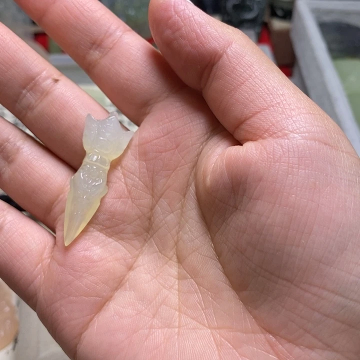 蛇纹石玉未镶嵌颈饰小****a