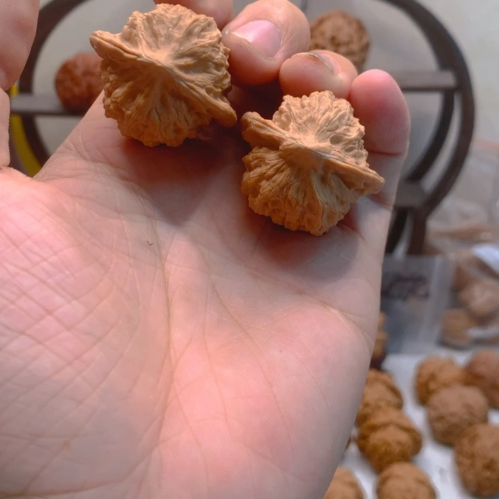 吊坠文玩核桃红岭鸡心