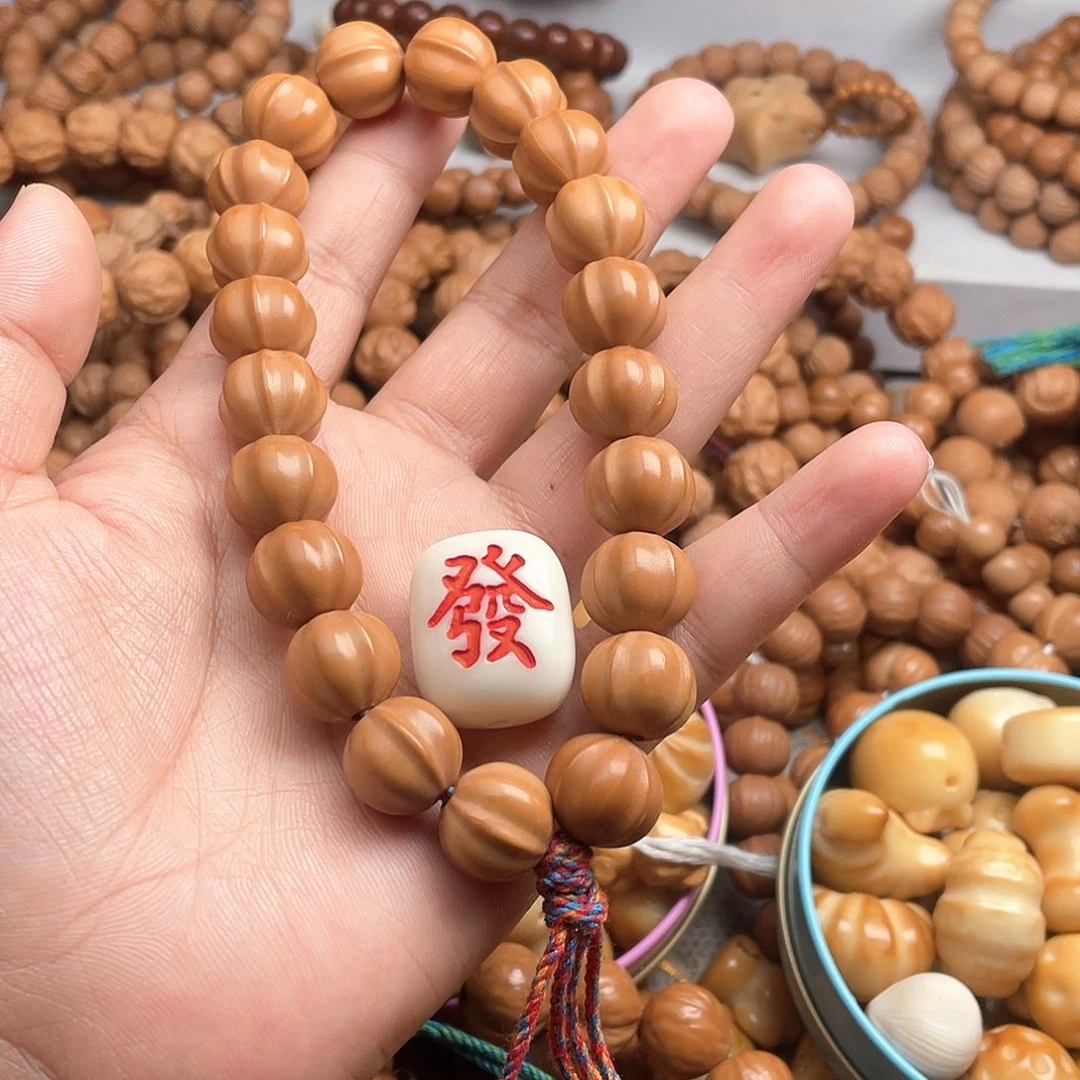 钰***博吊坠猴头核桃14+微瑕鲨鱼+发