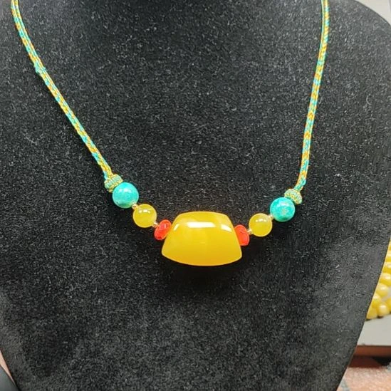 未镶嵌吊坠(赠链)蜜蜡