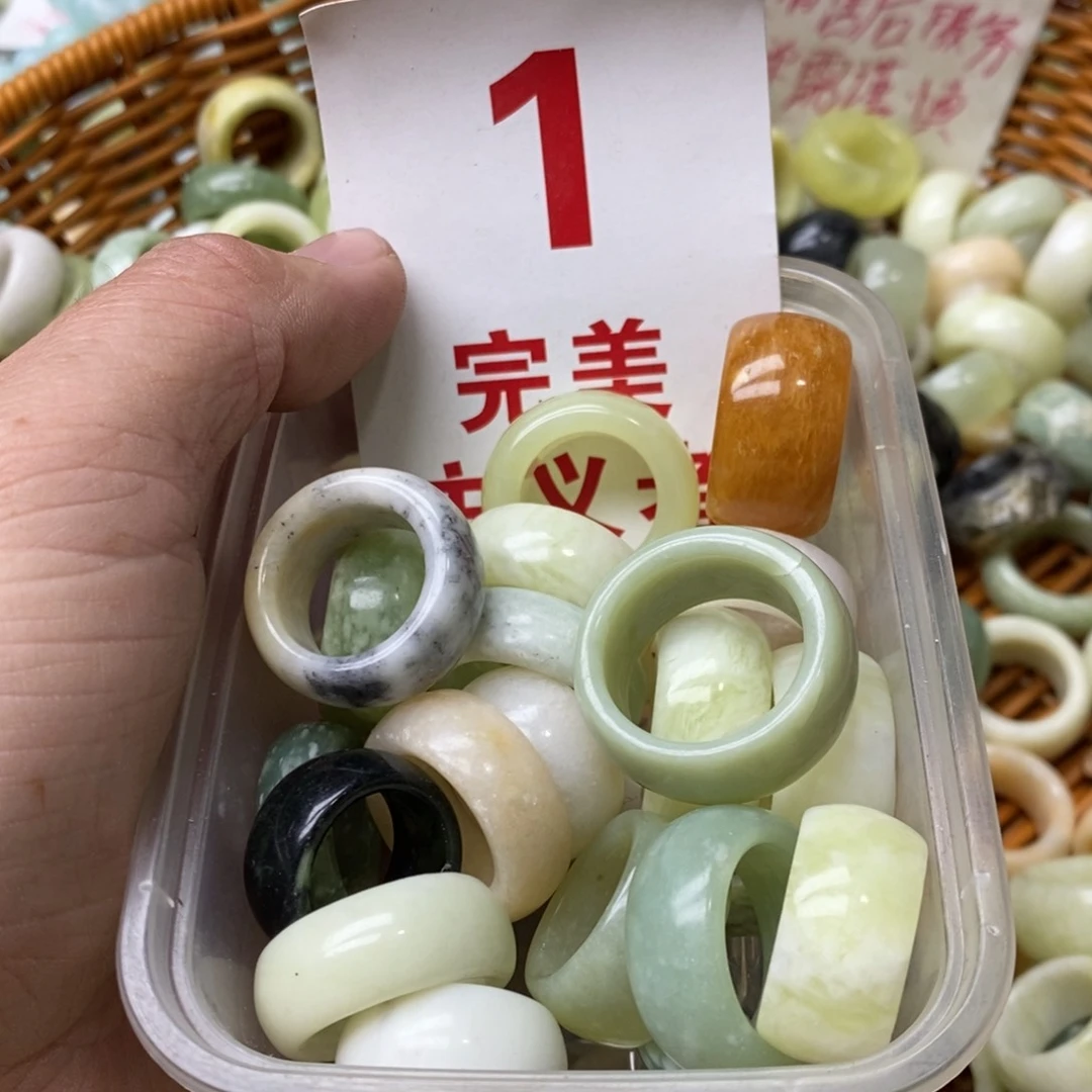 蛇纹石玉挂坠未镶嵌