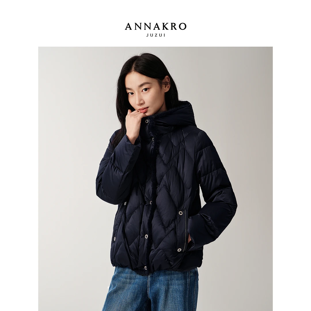玖姿·安娜蔻KWFD03333优雅水貂毛连帽短款鸭绒羽绒服女2025冬新款
