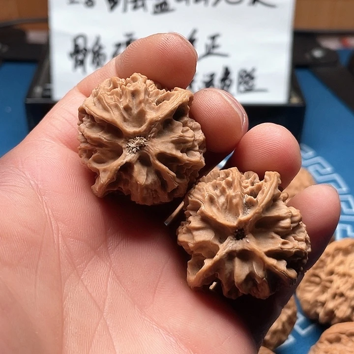 文玩核桃吊坠＆****つ苹果园
