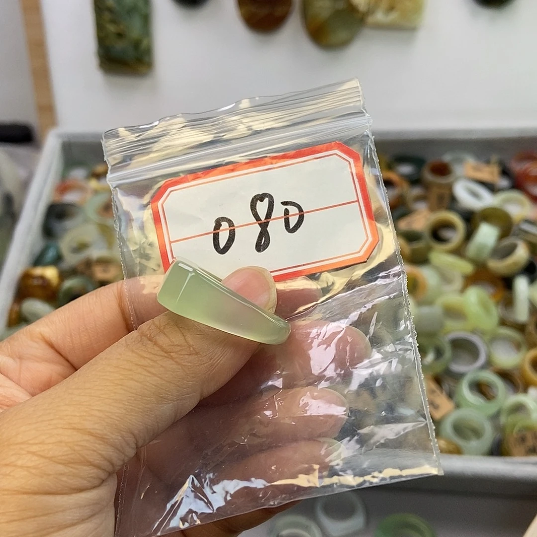 王***子蛇纹石玉未镶嵌戒指