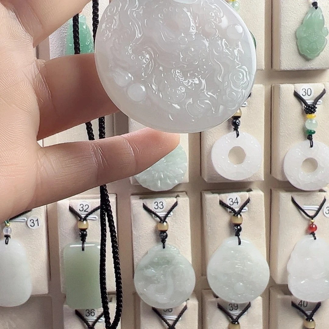 石英质玉未镶嵌颈饰