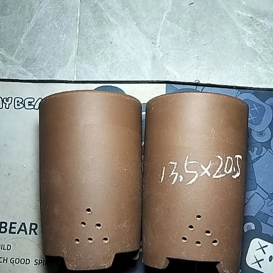 大笔筒两个紫砂花盆