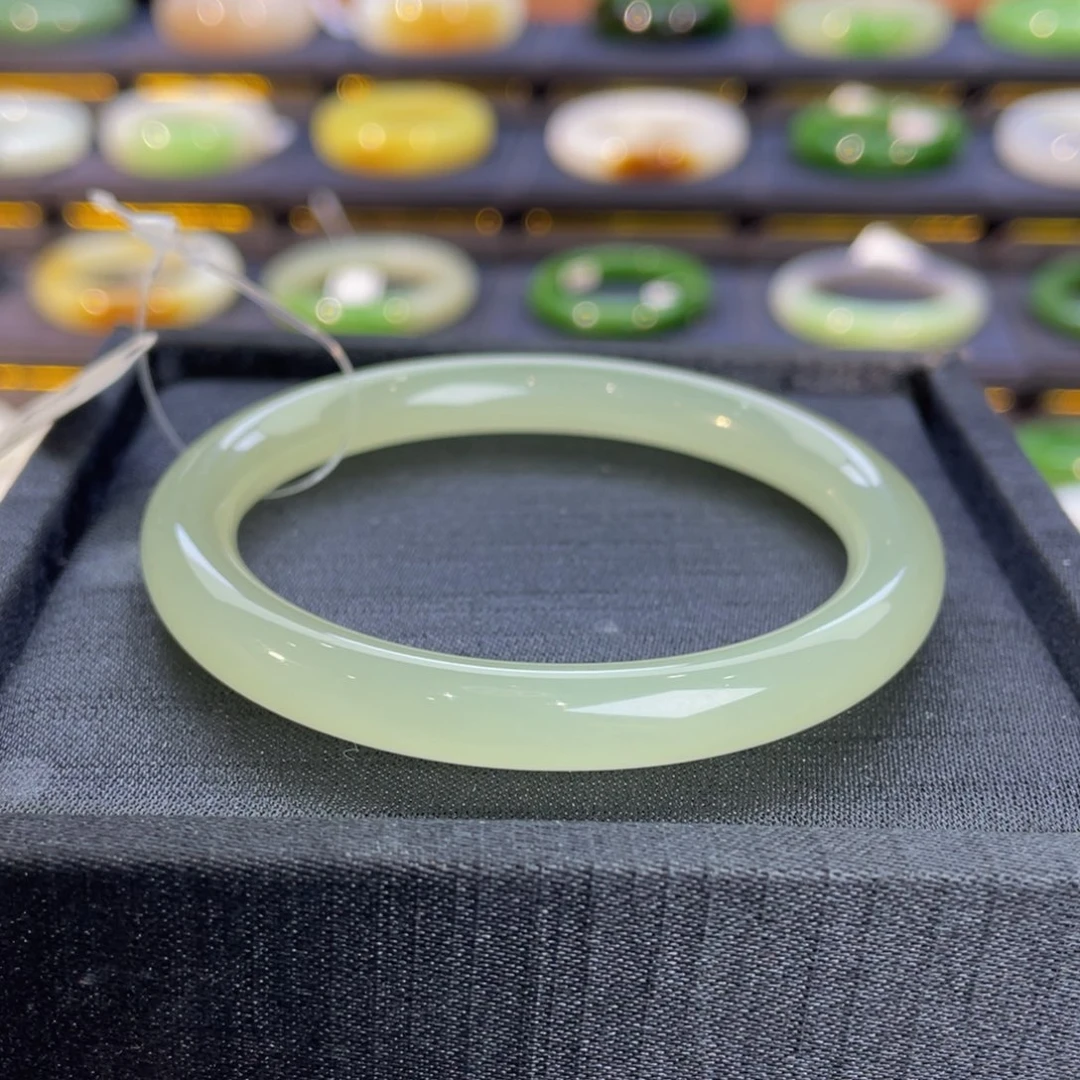 未镶嵌手镯和田玉-高冰晴水美人条54