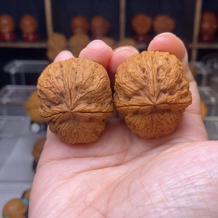 文玩核桃吊坠27球体三棱