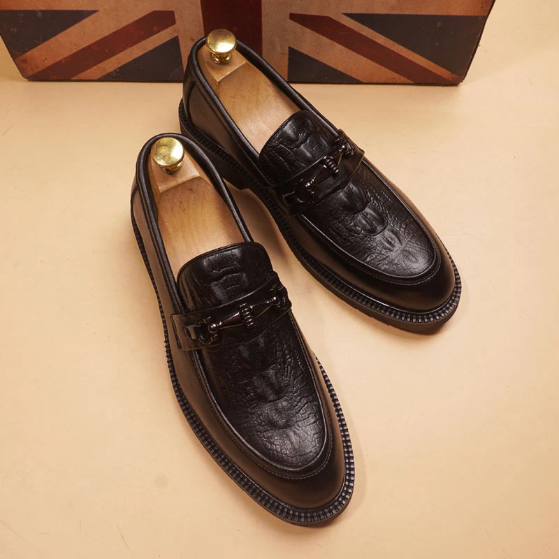 春季新款男士亮皮办公室系带时尚韩版潮流尖头皮鞋男内增高皮鞋子