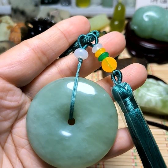 未镶嵌蛇纹石玉颈饰