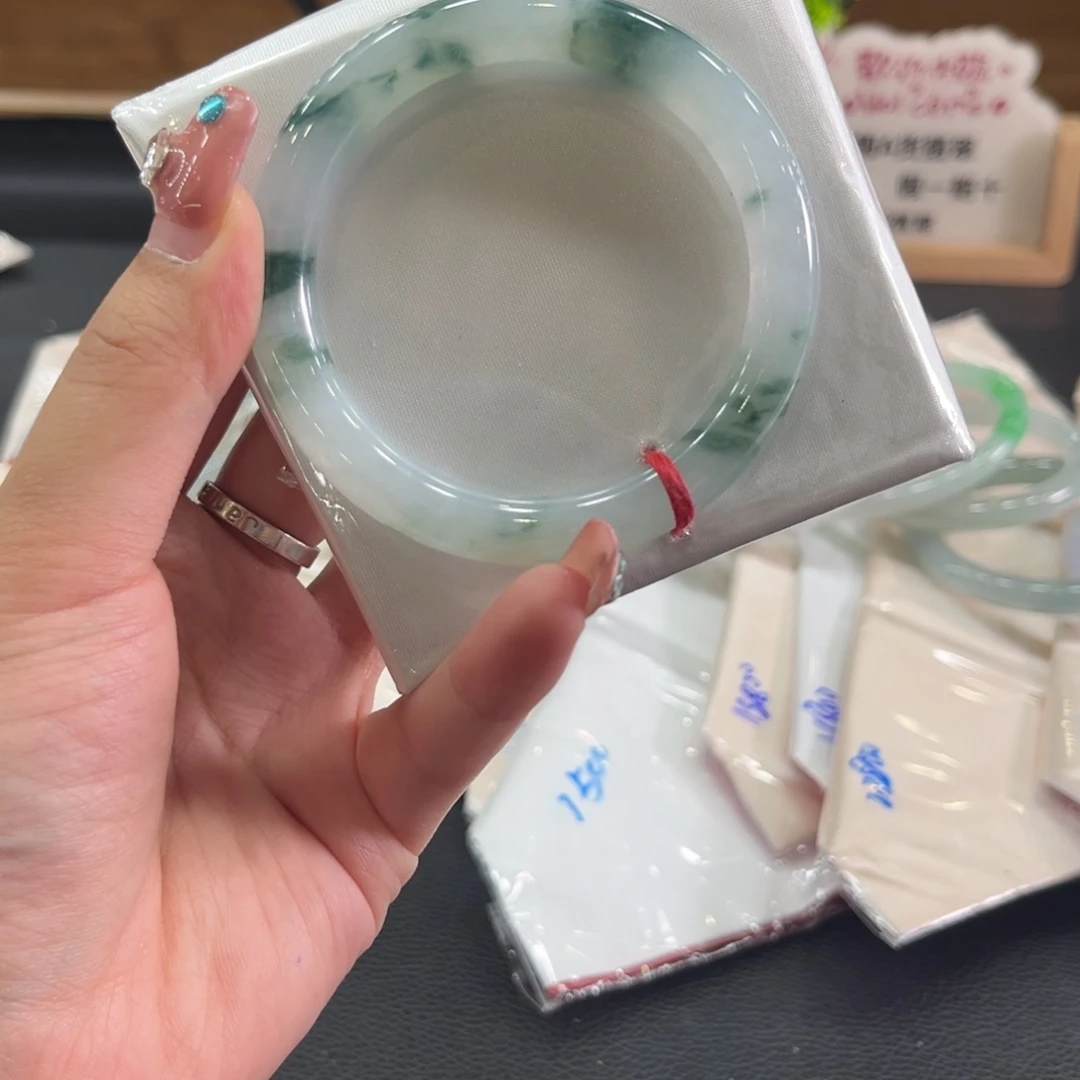 翡翠未镶嵌手镯53圆条有纹