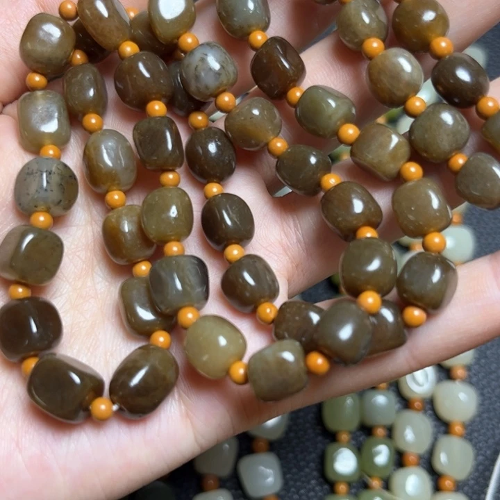 和田玉颈饰未镶嵌