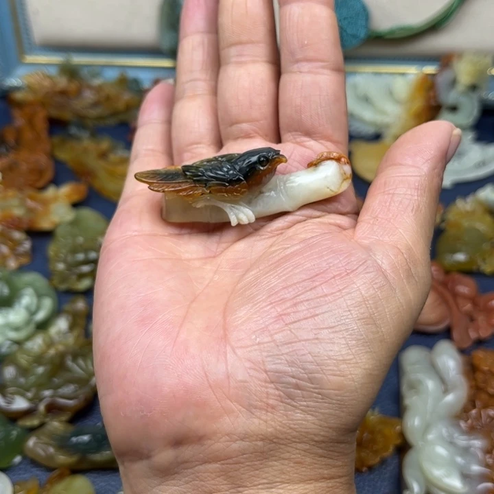 蛇纹石玉合金吊坠爱**地