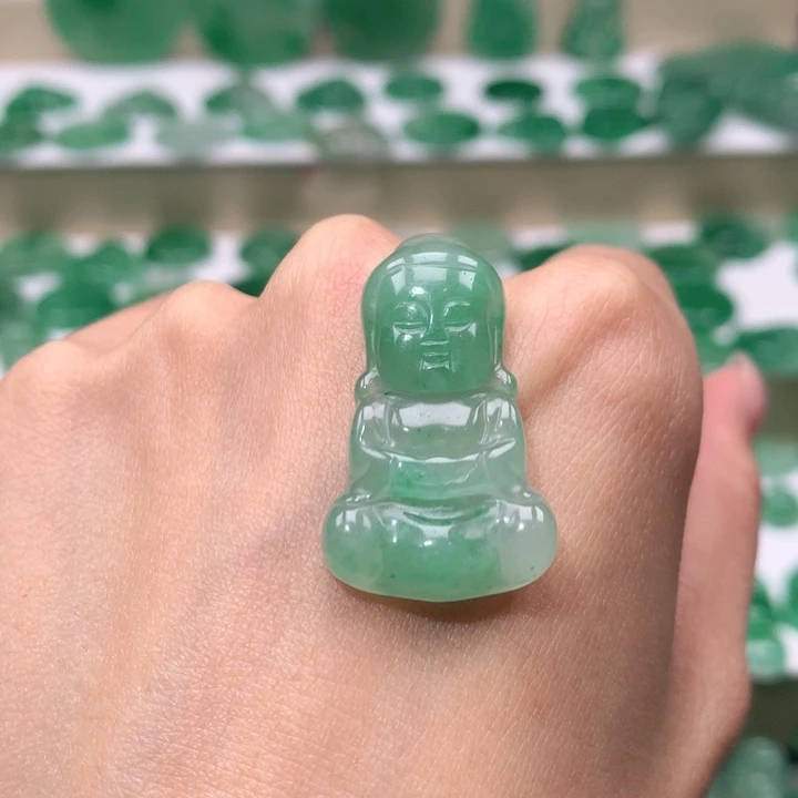 颈饰未镶嵌石英质玉