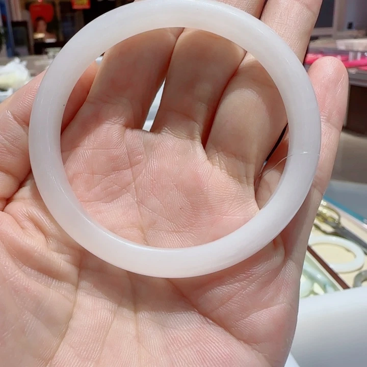 未镶嵌手镯和田玉388