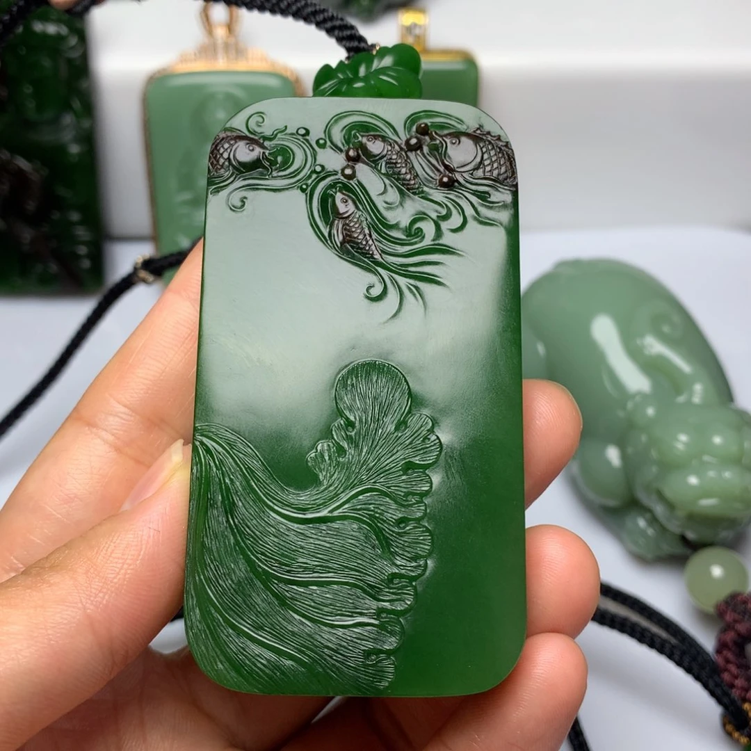 和田玉未镶嵌颈饰迹