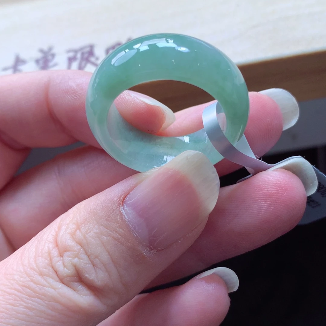 翡翠颈饰未镶嵌吊坠