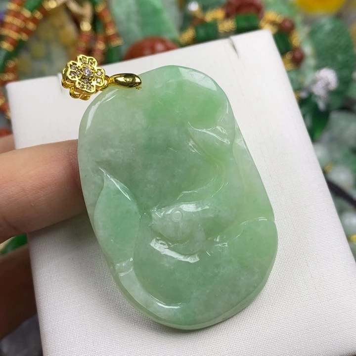 翡翠未镶嵌吊坠(赠链)