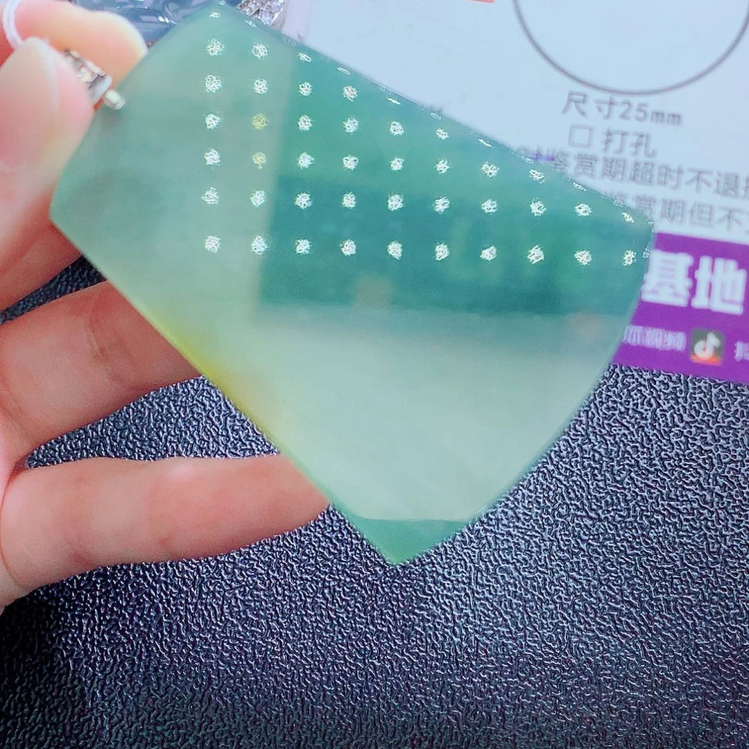 翡翠18K金镶嵌颈饰翡翠
