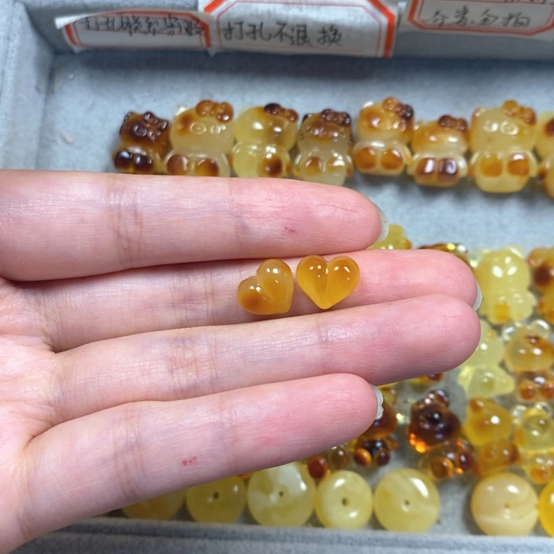 未镶嵌颈饰琥珀屁桃