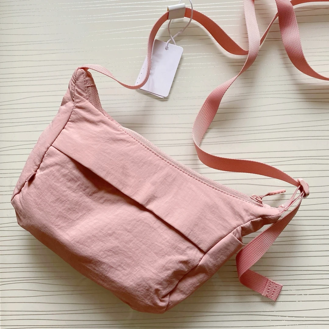 新款时尚百搭简约纯色斜挎包LLB22-2