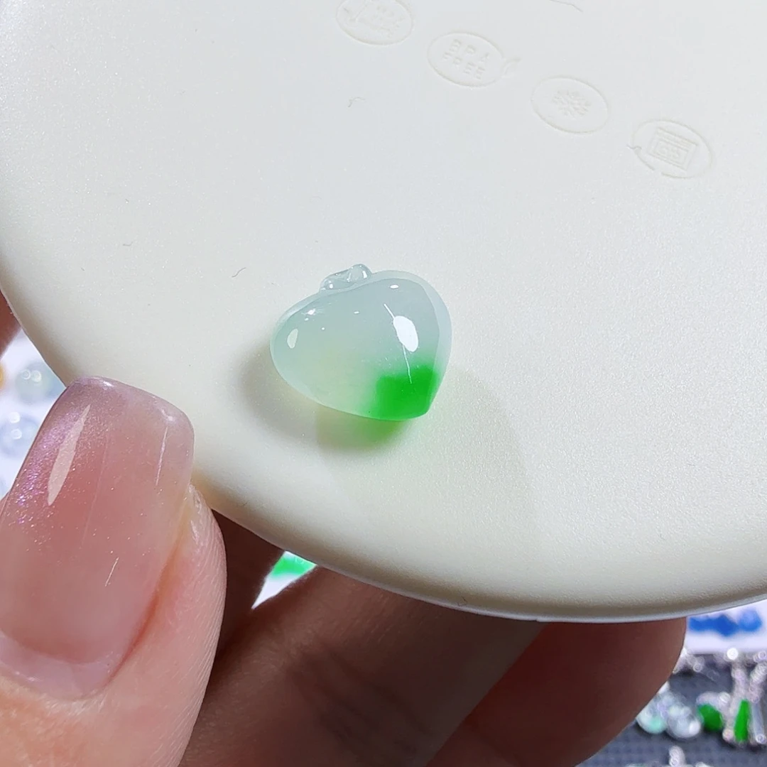 翡翠未镶嵌颈饰裸石