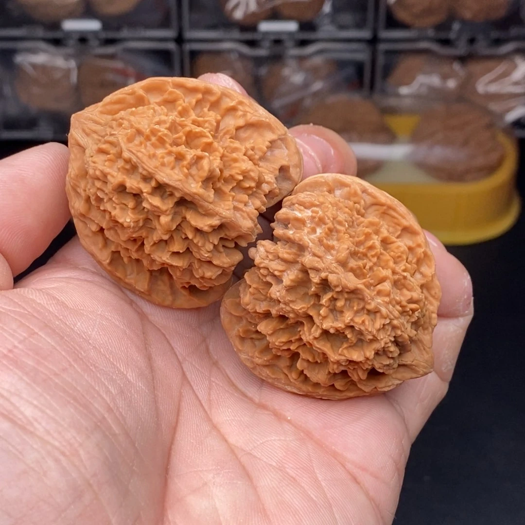 核桃把件 44左右老树满天星