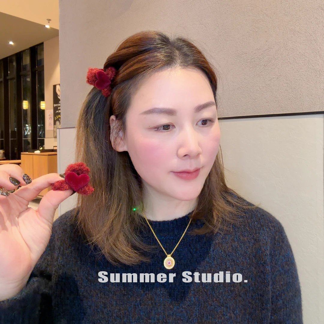 丝绒爱心刘海抓夹~酒红色小号发抓 新年发夹前额侧边毛绒绒夹子