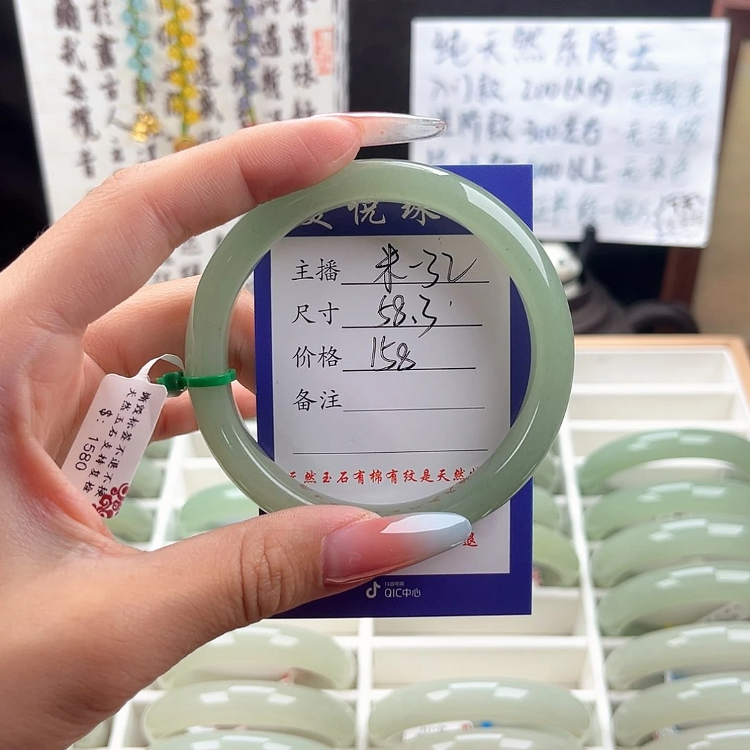 未镶嵌手镯石英质玉?****࿐