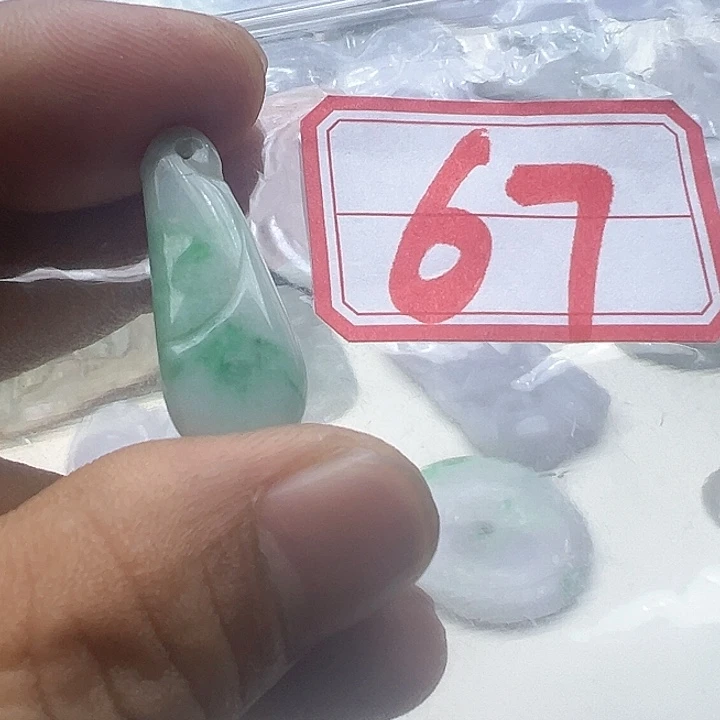 翡翠颈饰未镶嵌林*