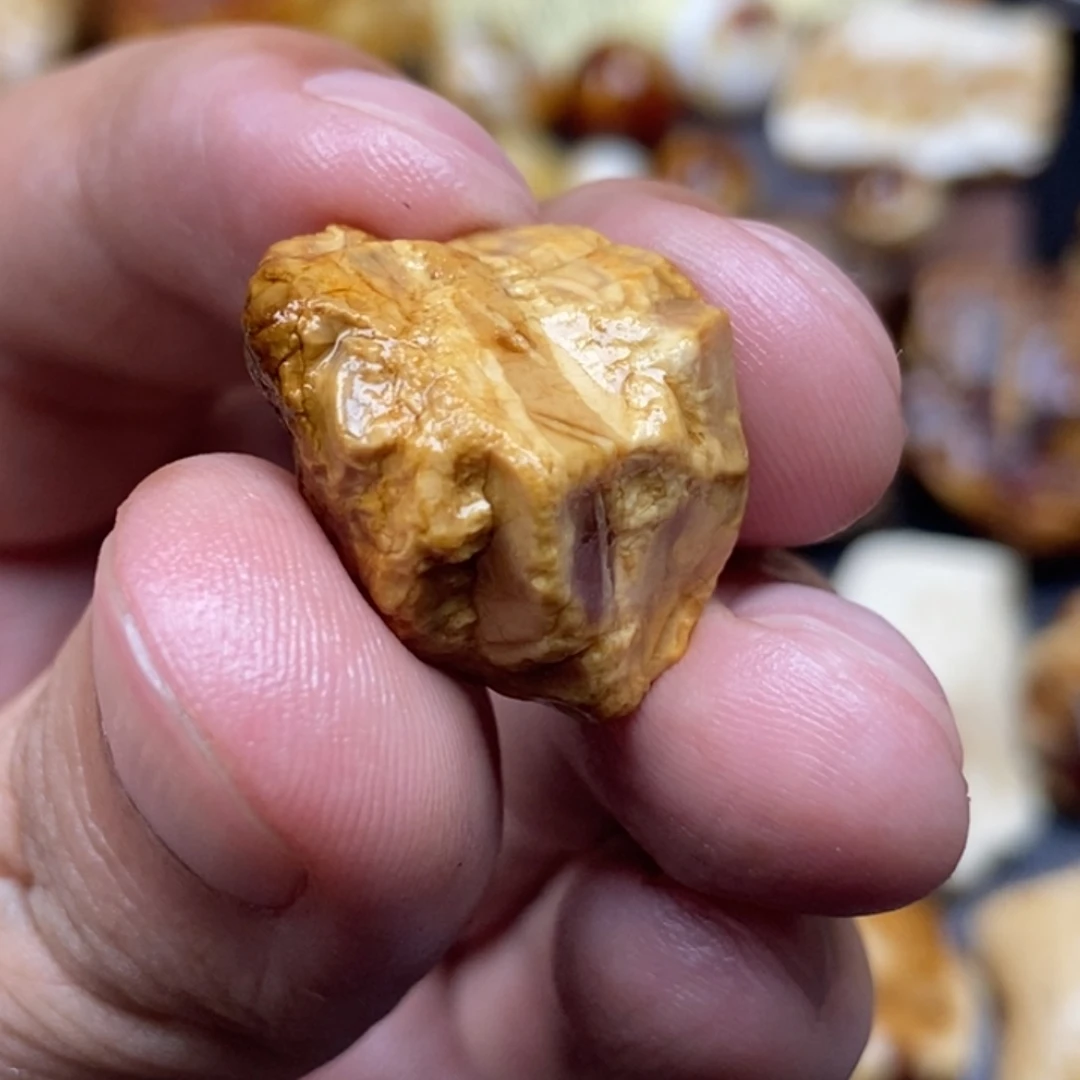 q***a定制琥珀未镶嵌定制琥珀