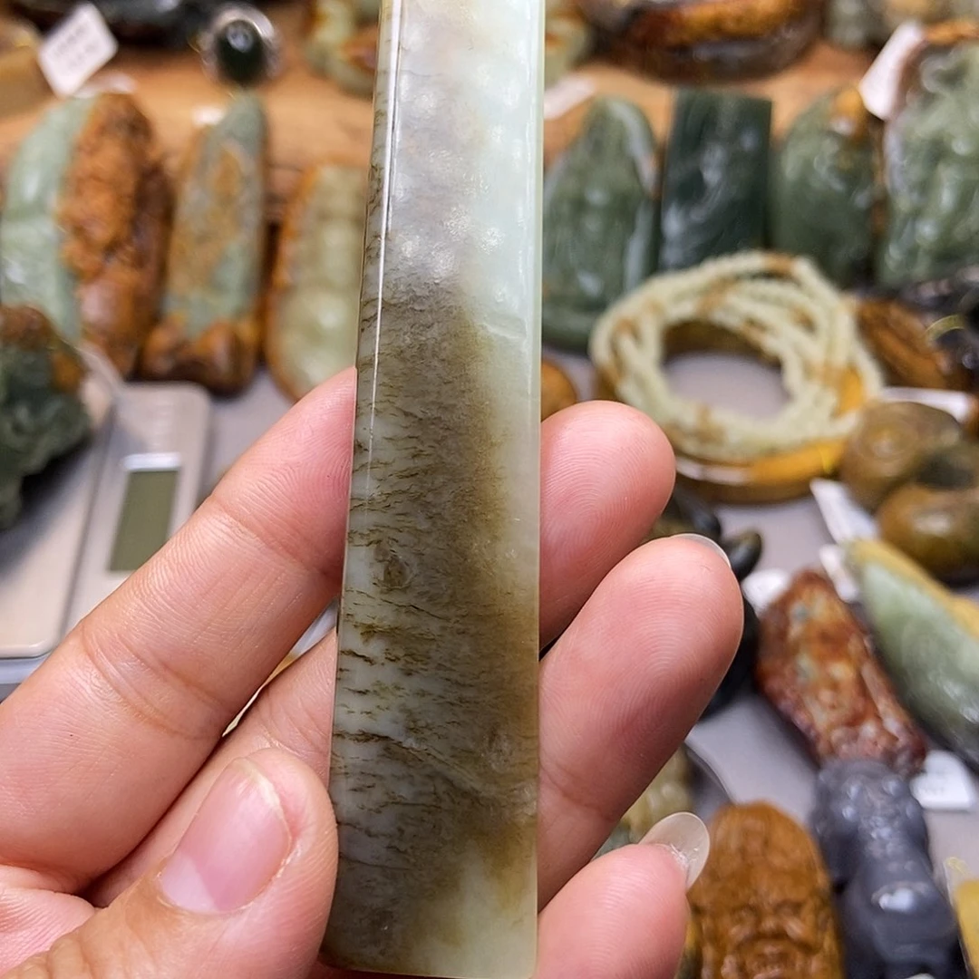 岫岩老玉（透闪石质玉）未镶嵌珠宝奇石