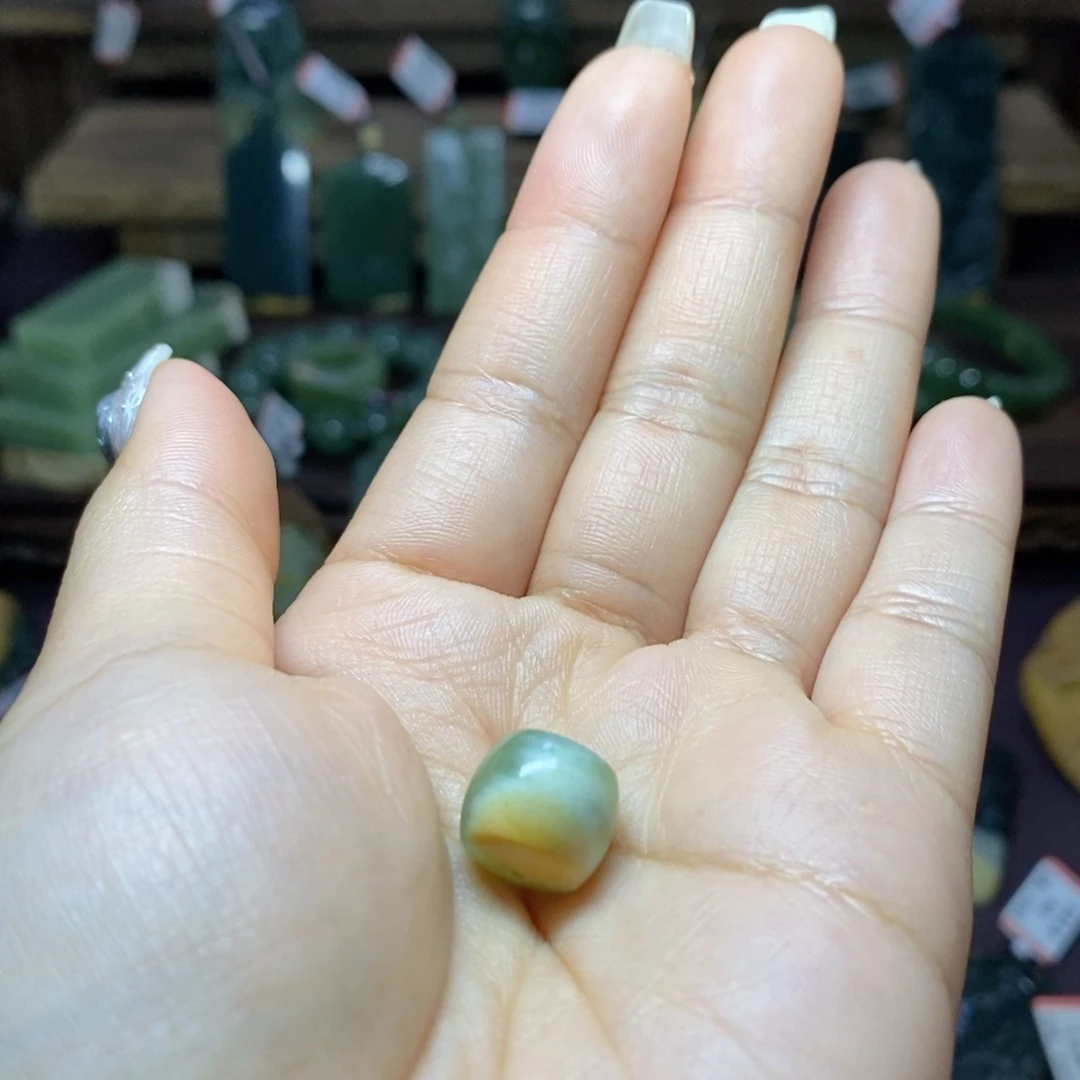 岫岩河磨玉（透闪石质玉）颈饰未镶嵌一**?