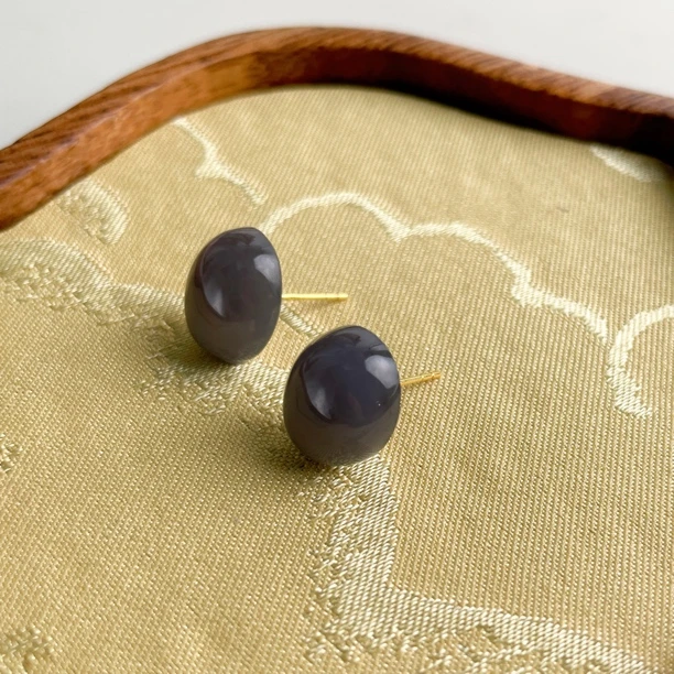 18K金镶嵌天然上的青海和田玉蛋面耳钉