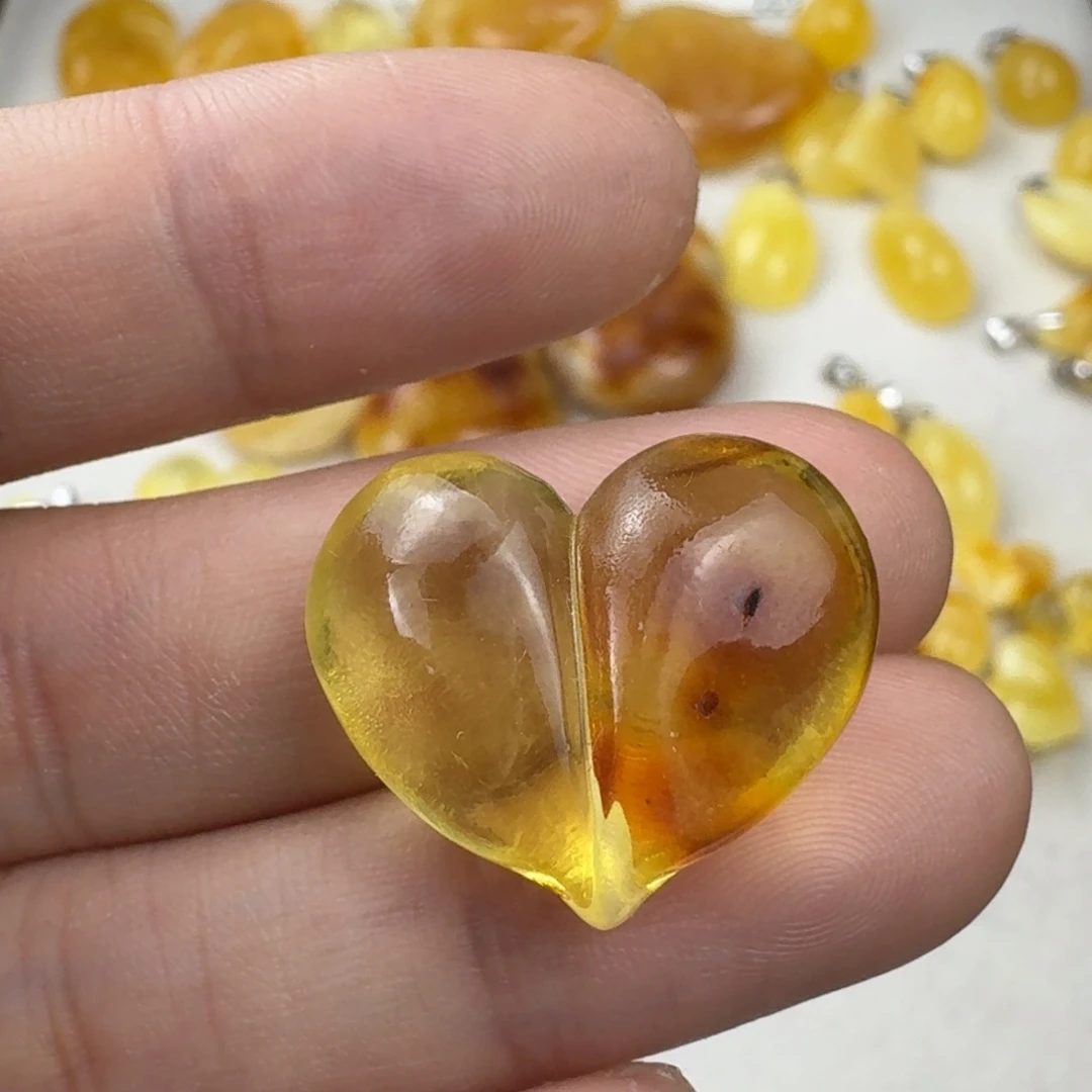 蜜蜡未镶嵌珠宝奇石微粉 22.7×19×10.8mm