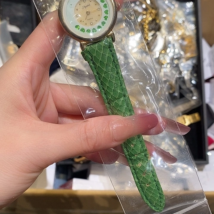 看***腰中古香水沐浴露持久留香