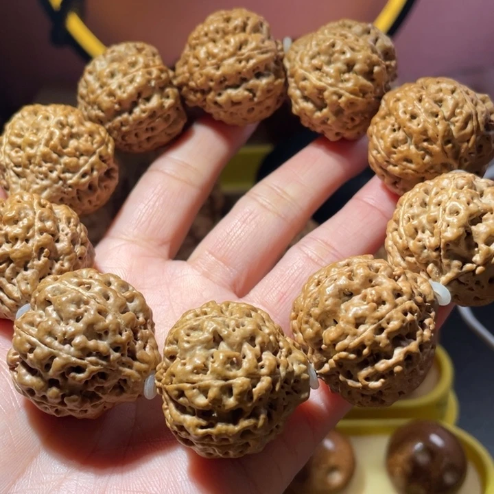 桃核把件七瓣金刚菩提手持