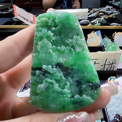 颈饰未镶嵌翡翠一个