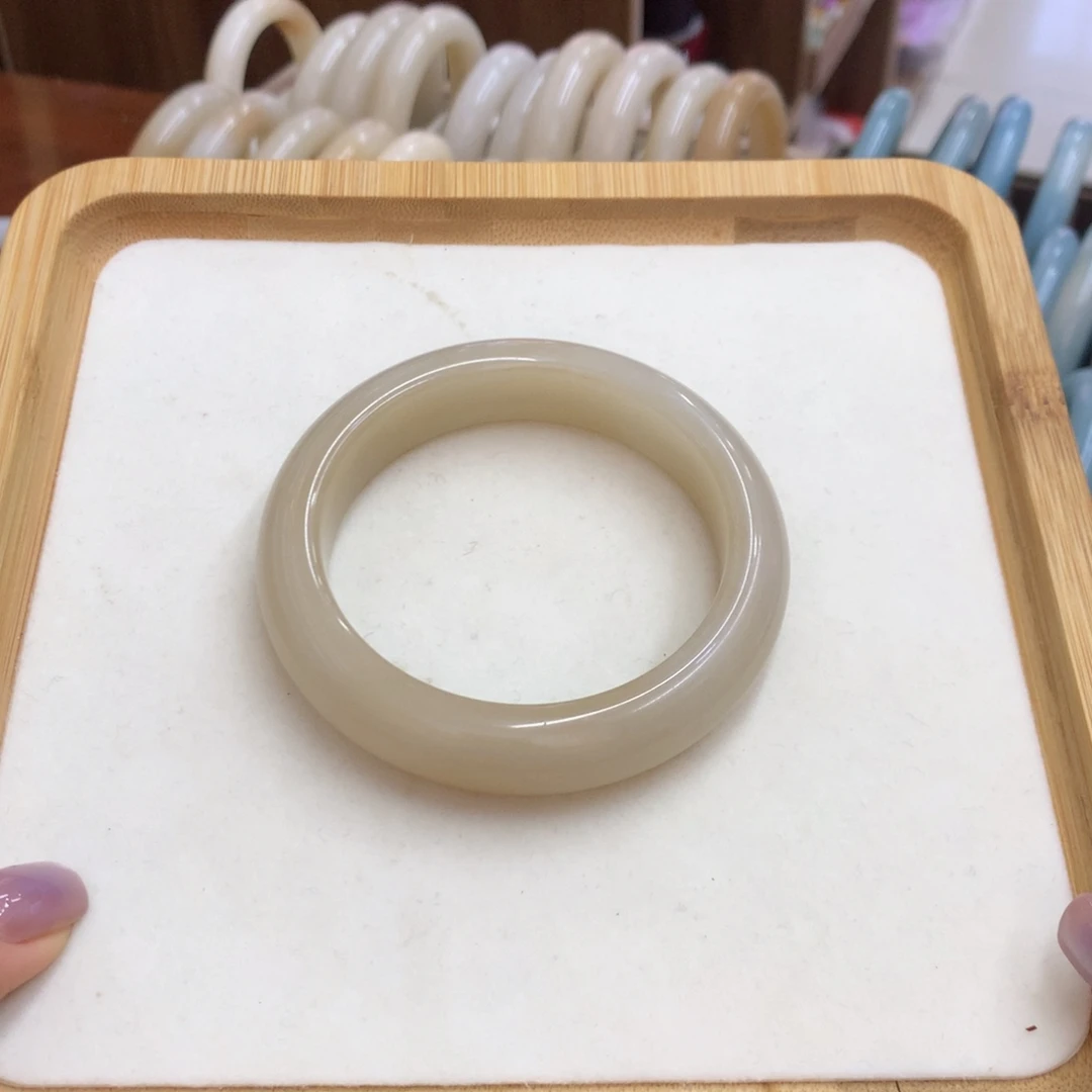 石英质玉未镶嵌手镯