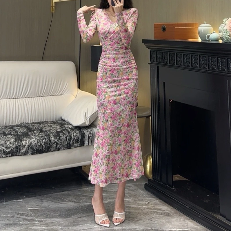 气质女人味轻奢V领长袖繁星点点显瘦包身修身时尚百搭鱼尾连衣裙