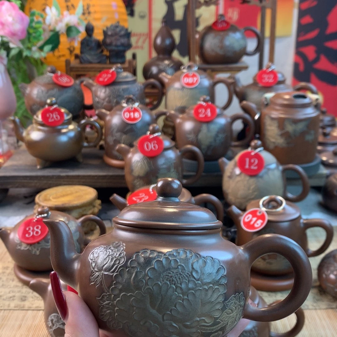 锋黎昌权浮雕花壶