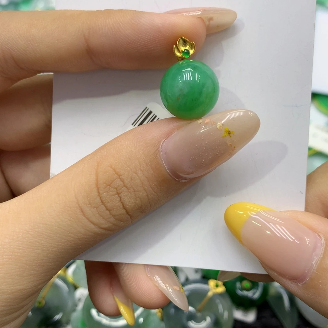 颈饰18K金镶嵌翡翠