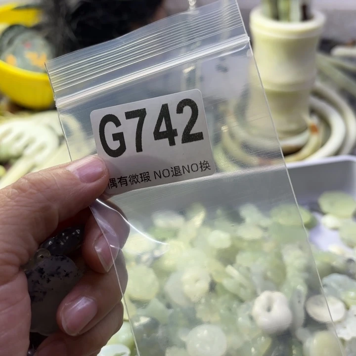 蛇纹石玉发饰合金人**醒