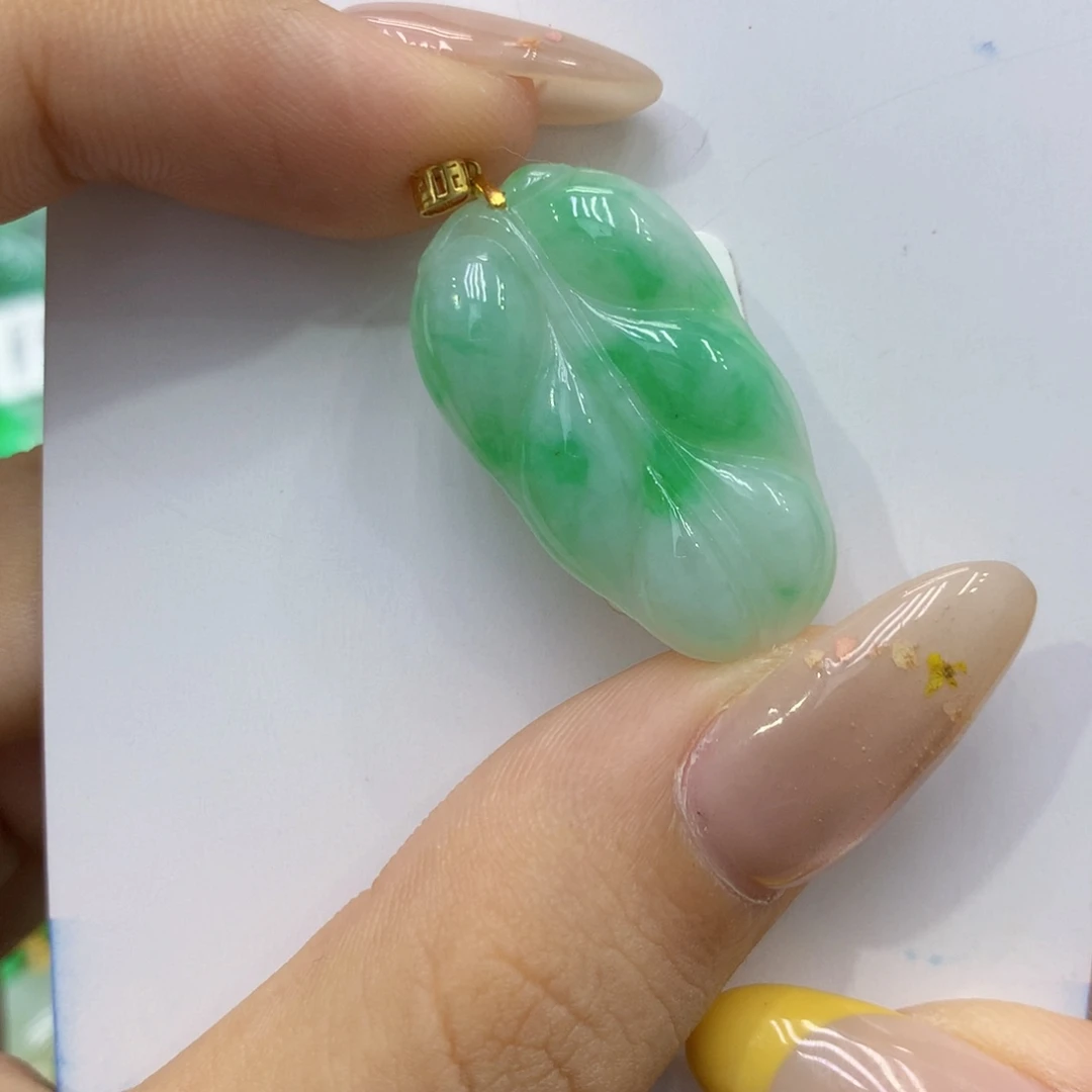 颈饰18K金镶嵌翡翠